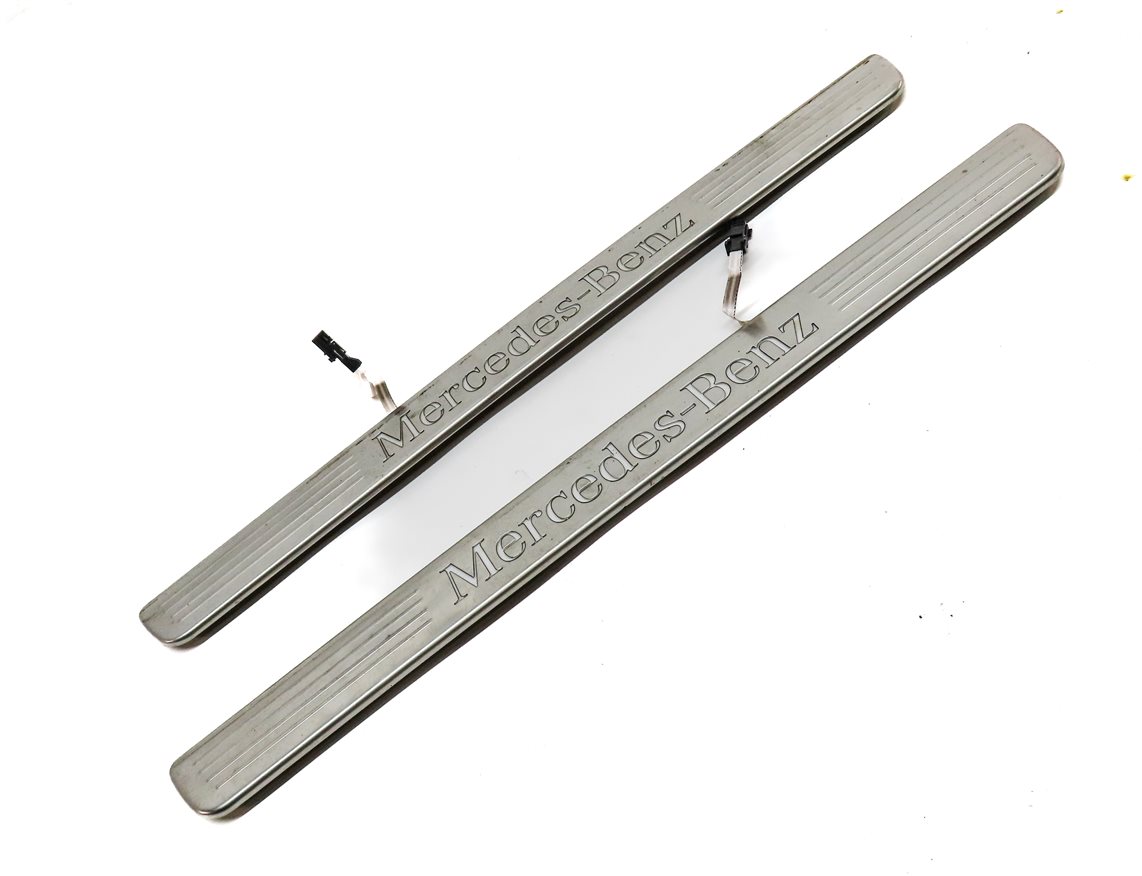 Thumbnail 3: 13 MERCEDES ML550 (W166) FRONT LEFT & RIGHT LIGHTED DOOR SILL SCUFF PLATE SET/2