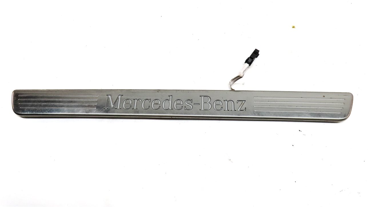 Thumbnail 4: 13 MERCEDES ML550 (W166) FRONT LEFT & RIGHT LIGHTED DOOR SILL SCUFF PLATE SET/2