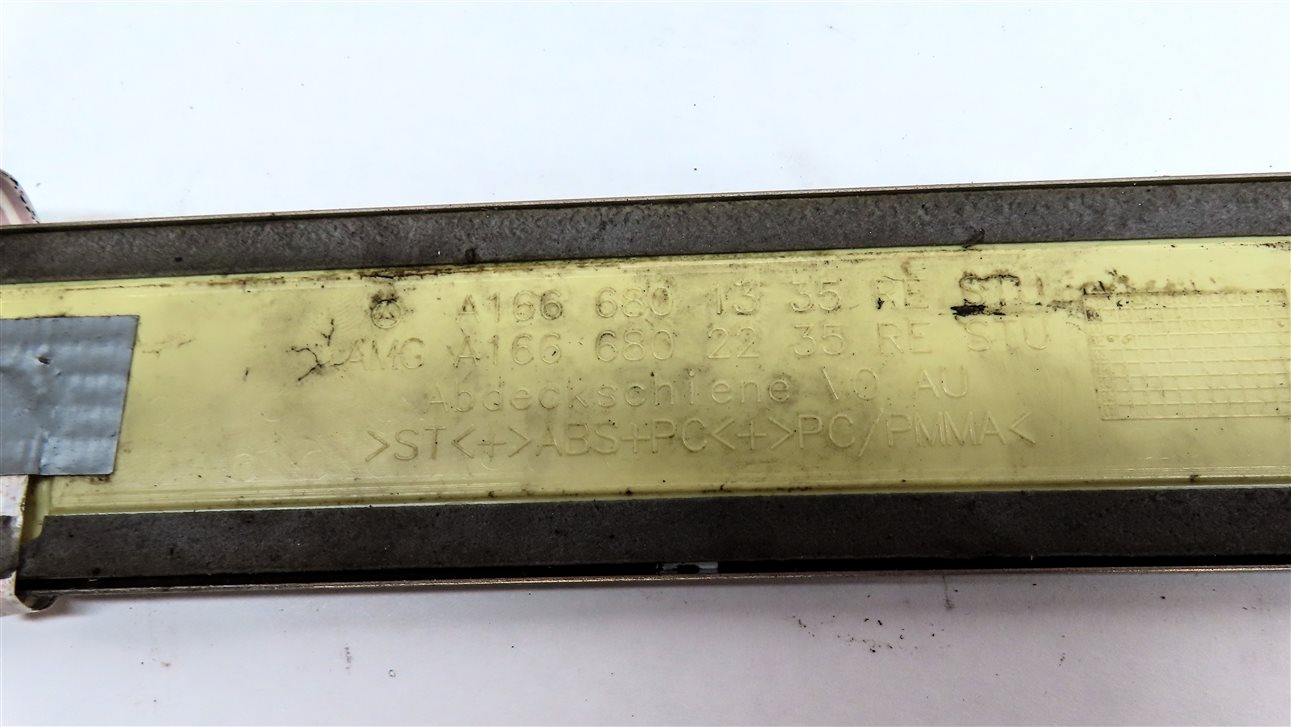 Thumbnail 7: 13 MERCEDES ML550 (W166) FRONT LEFT & RIGHT LIGHTED DOOR SILL SCUFF PLATE SET/2