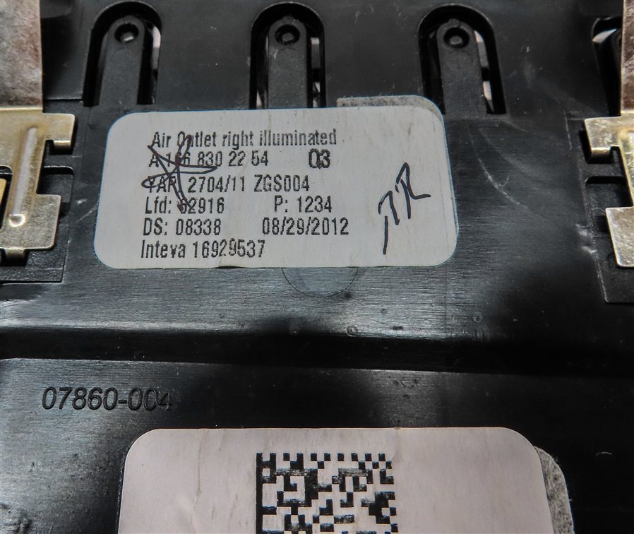 Thumbnail 6: 13 MERCEDES ML550 W166 FRONT RIGHT PASSENGER DASH HEAT AIR AC HVAC VENT (Black)