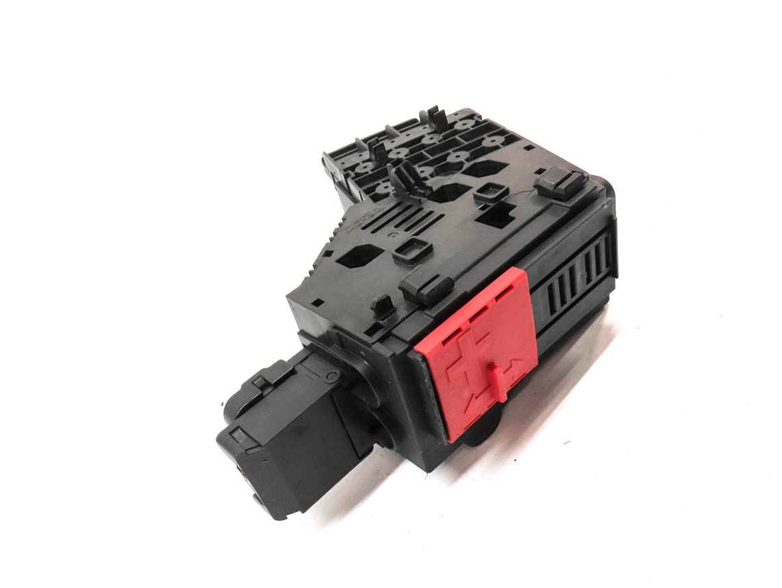 Thumbnail 3: 2013 MERCEDES ML550 (W166) 4.6L POSITIVE BATTERY TERMINAL JUNCTION BOX