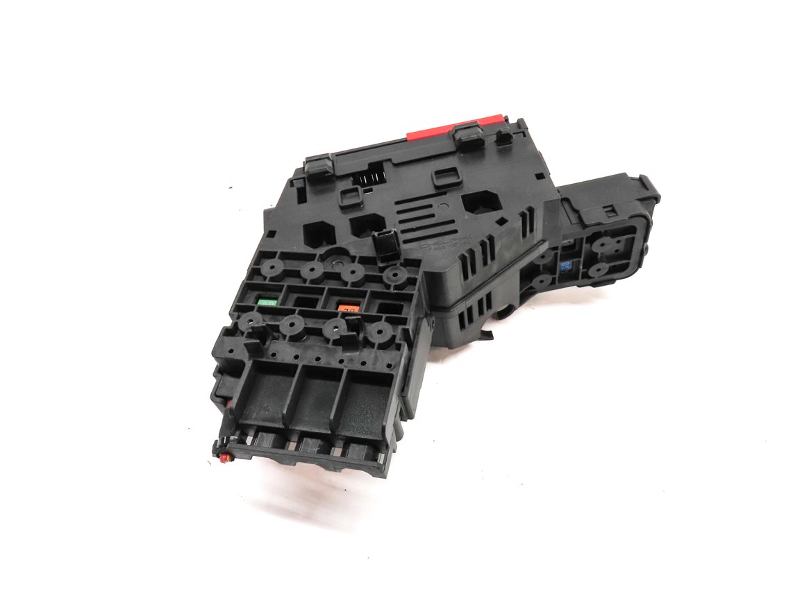 Thumbnail 4: 2013 MERCEDES ML550 (W166) 4.6L POSITIVE BATTERY TERMINAL JUNCTION BOX