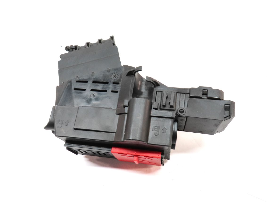 Thumbnail 5: 2013 MERCEDES ML550 (W166) 4.6L POSITIVE BATTERY TERMINAL JUNCTION BOX