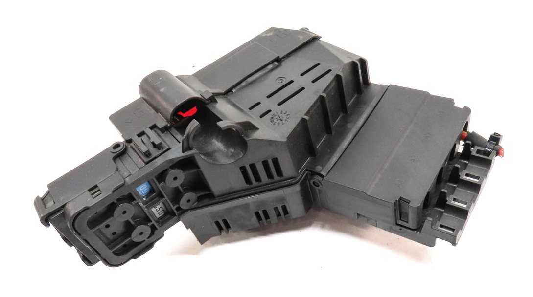 Thumbnail 6: 2013 MERCEDES ML550 (W166) 4.6L POSITIVE BATTERY TERMINAL JUNCTION BOX