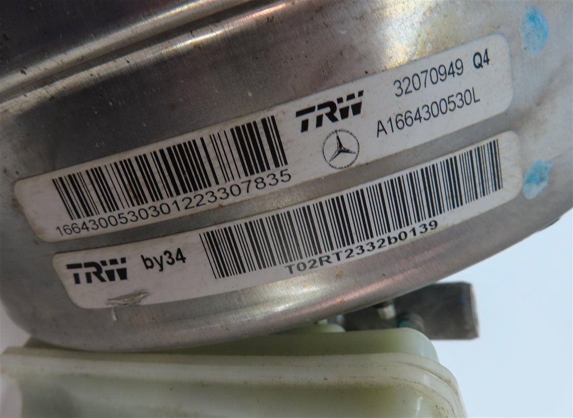 Thumbnail 6: 13-19 ML GLE GL GLS (W166 X166) BRAKE BOOSTER w/ MASTER CYLINDER & RESERVOIR