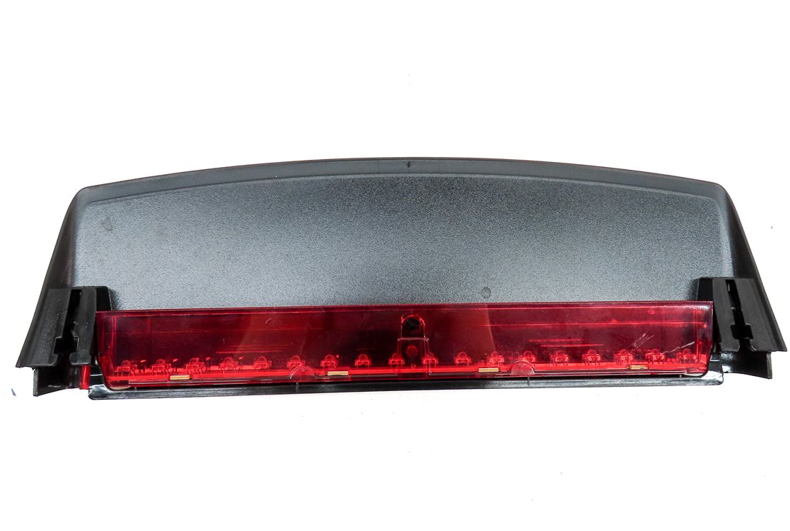 Thumbnail 4: 13 AUDI A5 (B8 8T) REAR 3RD THIRD AVOIDANCE STOP BRAKE LIGHT LAMP w/TRIM (BLACK)
