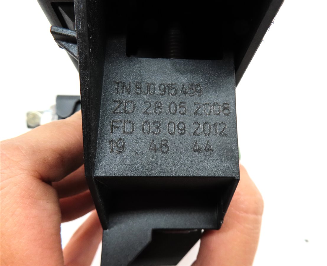 Thumbnail 6: 2013 AUDI A5 (B8 8T) 2.0L (CPMA) ENGINE POSITIVE BATTERY TERMINAL OVERLOAD FUSE