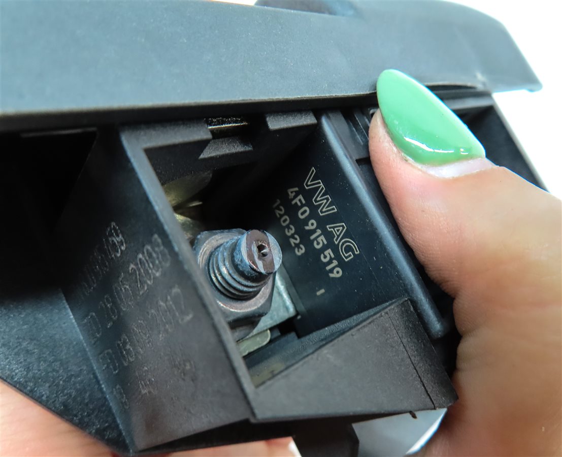 Thumbnail 7: 2013 AUDI A5 (B8 8T) 2.0L (CPMA) ENGINE POSITIVE BATTERY TERMINAL OVERLOAD FUSE