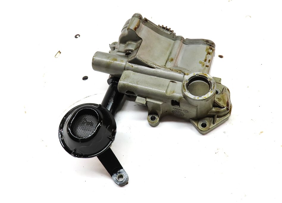 Thumbnail 4: 2016 AUDI Q3 (8U) 2.0L CCTA ENGINE OIL PUMP OIL FLUID PUMP w/ PICKUP TUBE