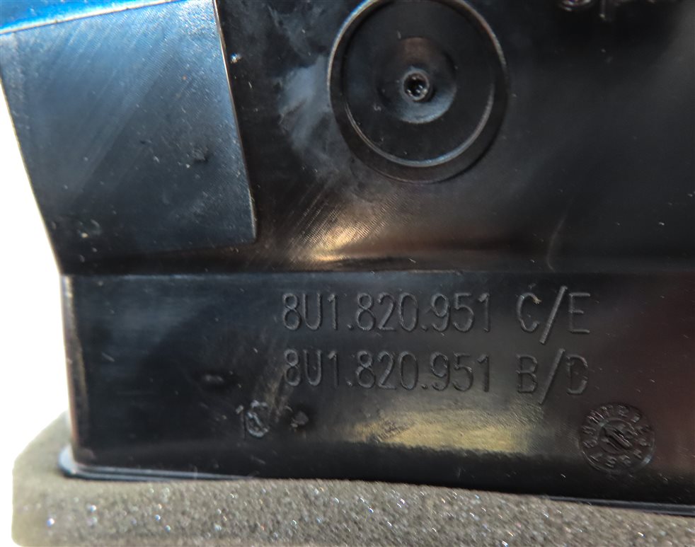 Thumbnail 7: 2016 AUDI Q3 (8U) FRONT CENTER DASH HEATER A/C AIR VENT w/ HAZARD SIGNAL SWITCH