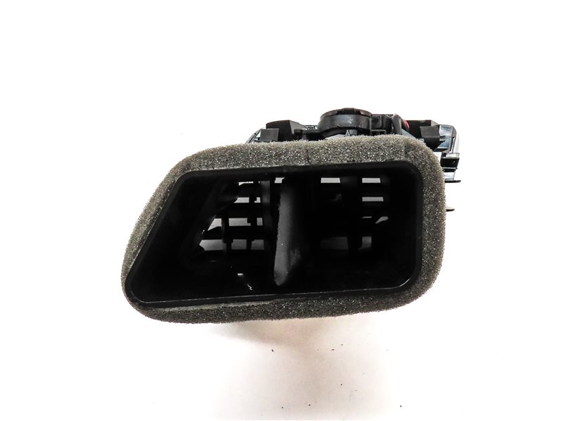 Thumbnail 4: 2016 AUDI Q3 (8U) FRONT RIGHT PASSENGER OUTER DASH HEATER A/C AIR VENT