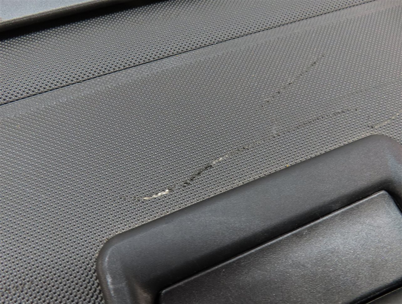 Thumbnail 8: 2016-2018 AUDI Q3 (8U) REAR HATCH TRUNK RETRACTABLE PRIVACY CARGO COVER (Black)