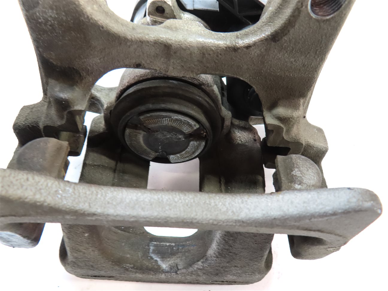 Thumbnail 7: 2016-2018 AUDI Q3 (8U) REAR RIGHT BRAKE CALIPER w/ ACTUATOR