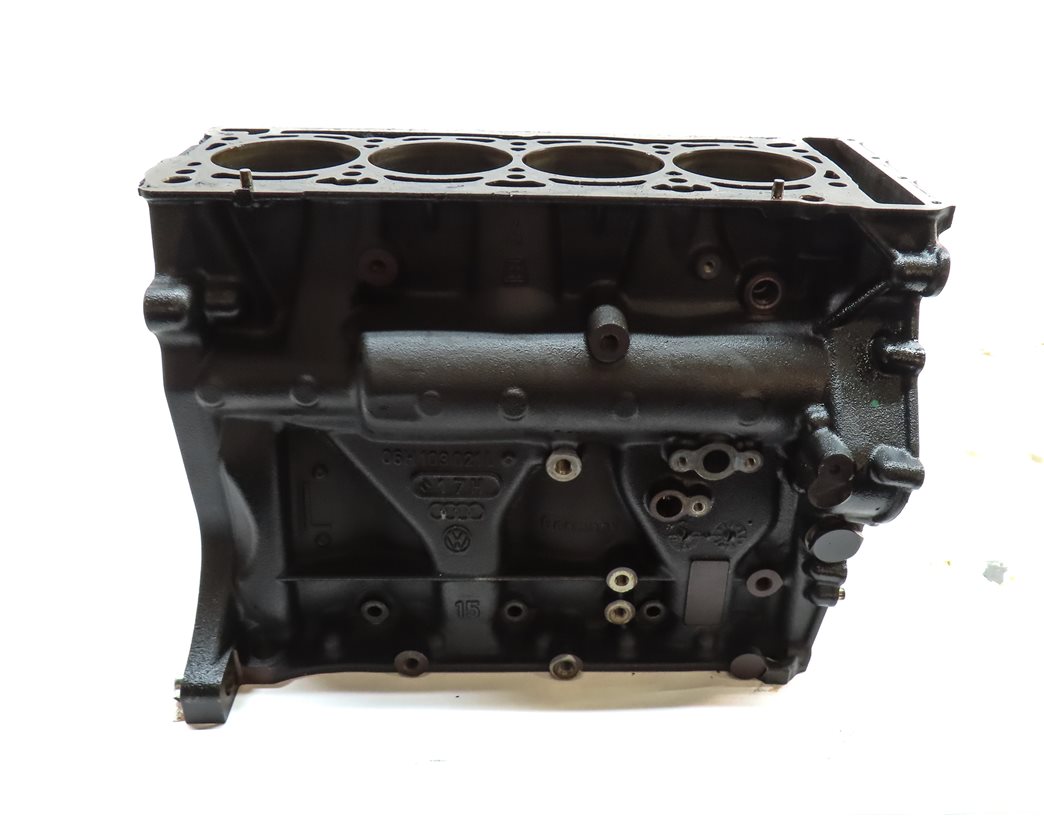 Thumbnail 4: 2014-2018 AUDI Q3 (8U) VW CC EOS TIGUAN 2.0L TURBO ENGINE CYLINDER BLOCK BARE