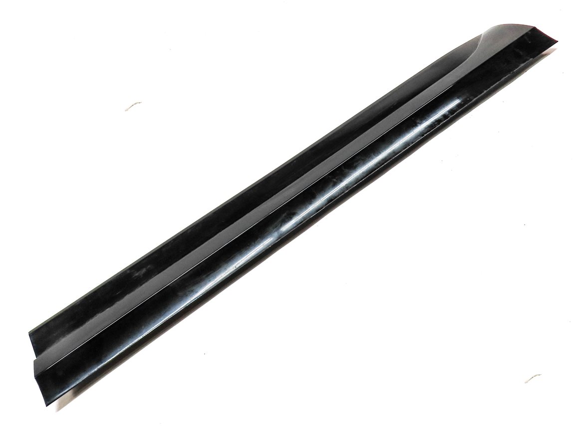 Thumbnail 3: 16-18 AUDI Q3 (8U) FRONT LEFT DRIVER LOWER DOOR RUNNER TRIM MOULDING (Black)