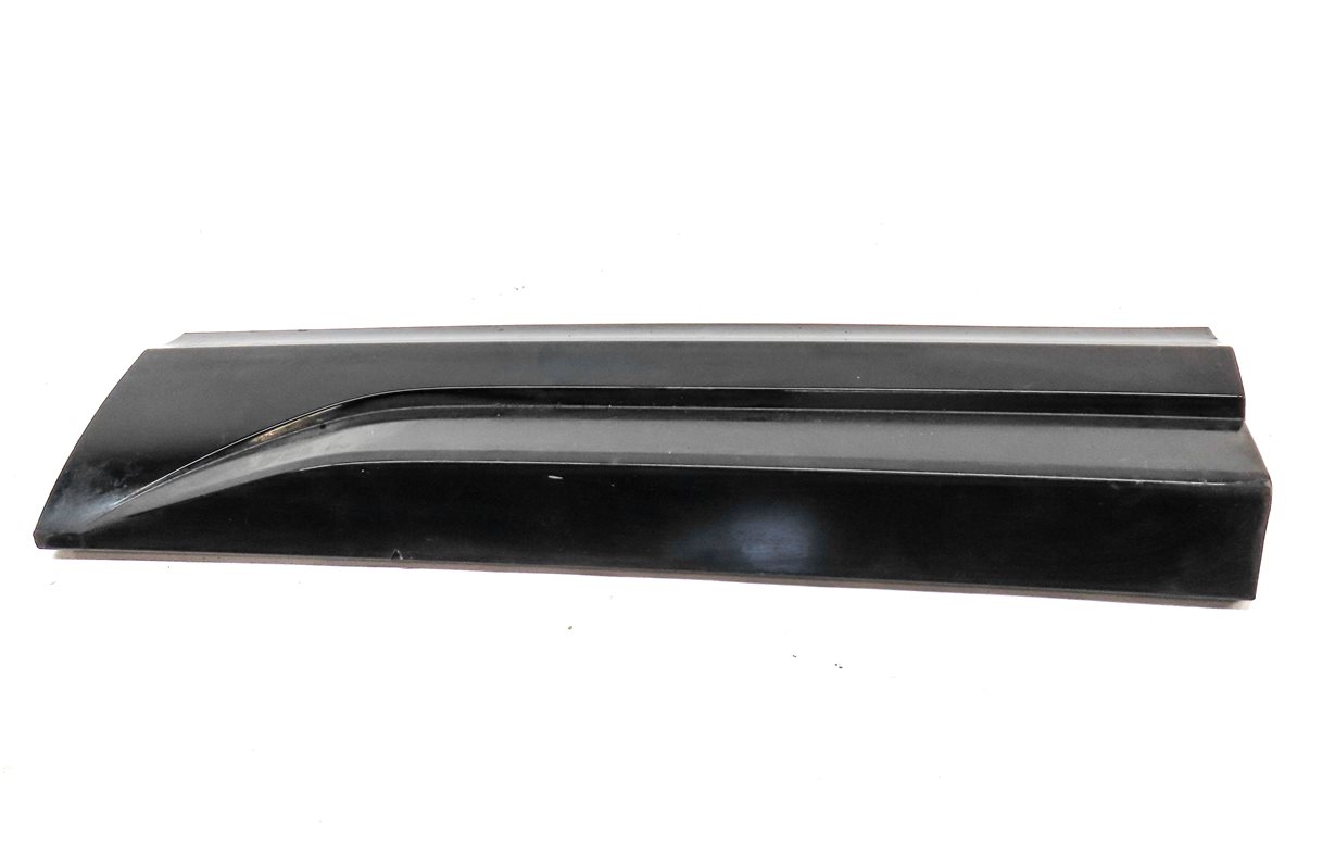 Thumbnail 4: 2016-2018 AUDI Q3 (8U) REAR RIGHT DOOR LOWER MOULDING RUNNER TRIM (Black)