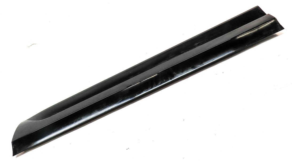 Thumbnail 3: 16-18 AUDI Q3 8U FRONT RIGHT PASSENGER LOWER DOOR TRIM MOULDING (Black)