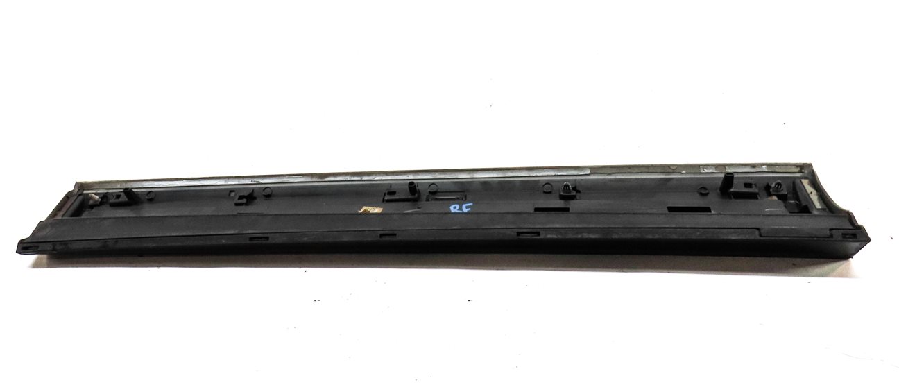 Thumbnail 6: 16-18 AUDI Q3 8U FRONT RIGHT PASSENGER LOWER DOOR TRIM MOULDING (Black)