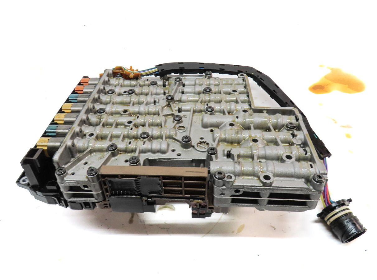 Thumbnail 6: 10-12 AUDI S5 (B8 8T) 4.2L LMJ 6HP-26 AUTO TRANSMISSION VALVE BODY & MECHATRONIC