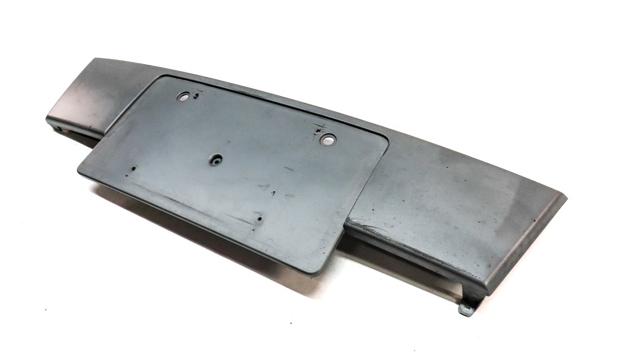 2010 AUDI S5 (B8 8T) FRONT LOWER LICENSE PLATE MOUNT BRACKET (BLACK)