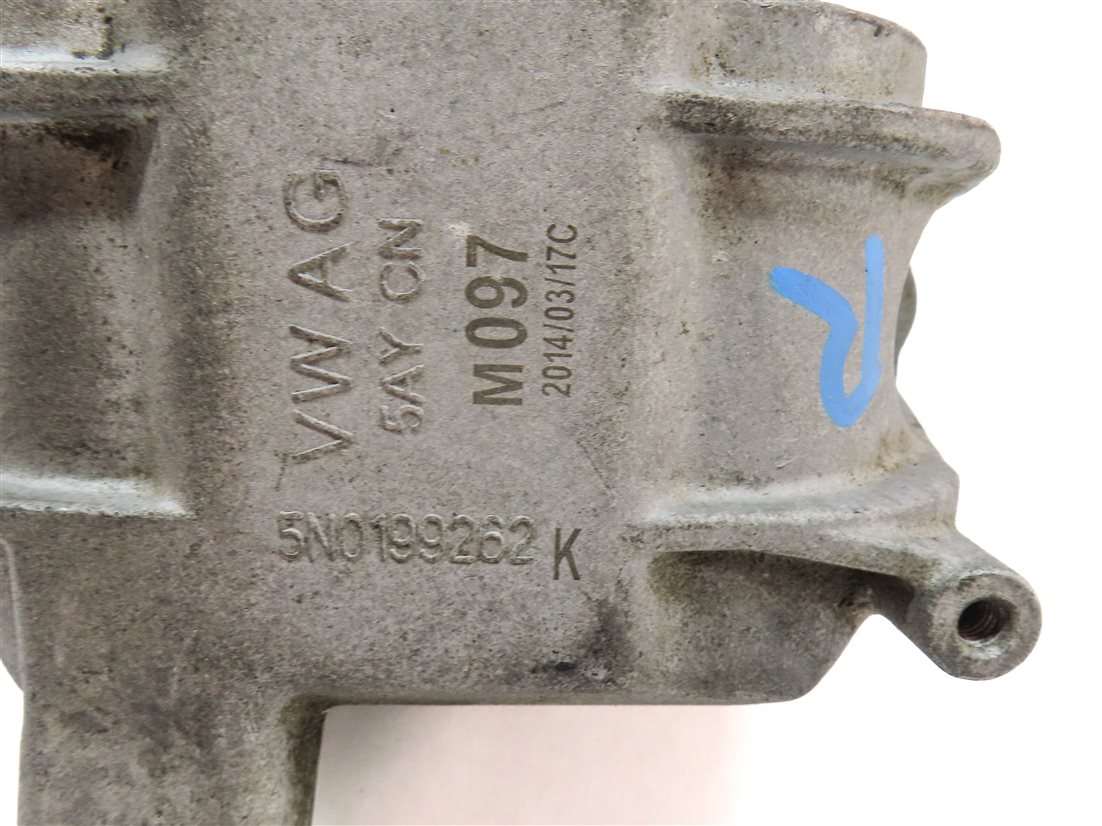 Thumbnail 5: 2015 AUDI Q3 PREM+ (8U) 2.0L (CCTA) FRONT RIGHT PASSENGER ENGINE MOTOR MOUNT