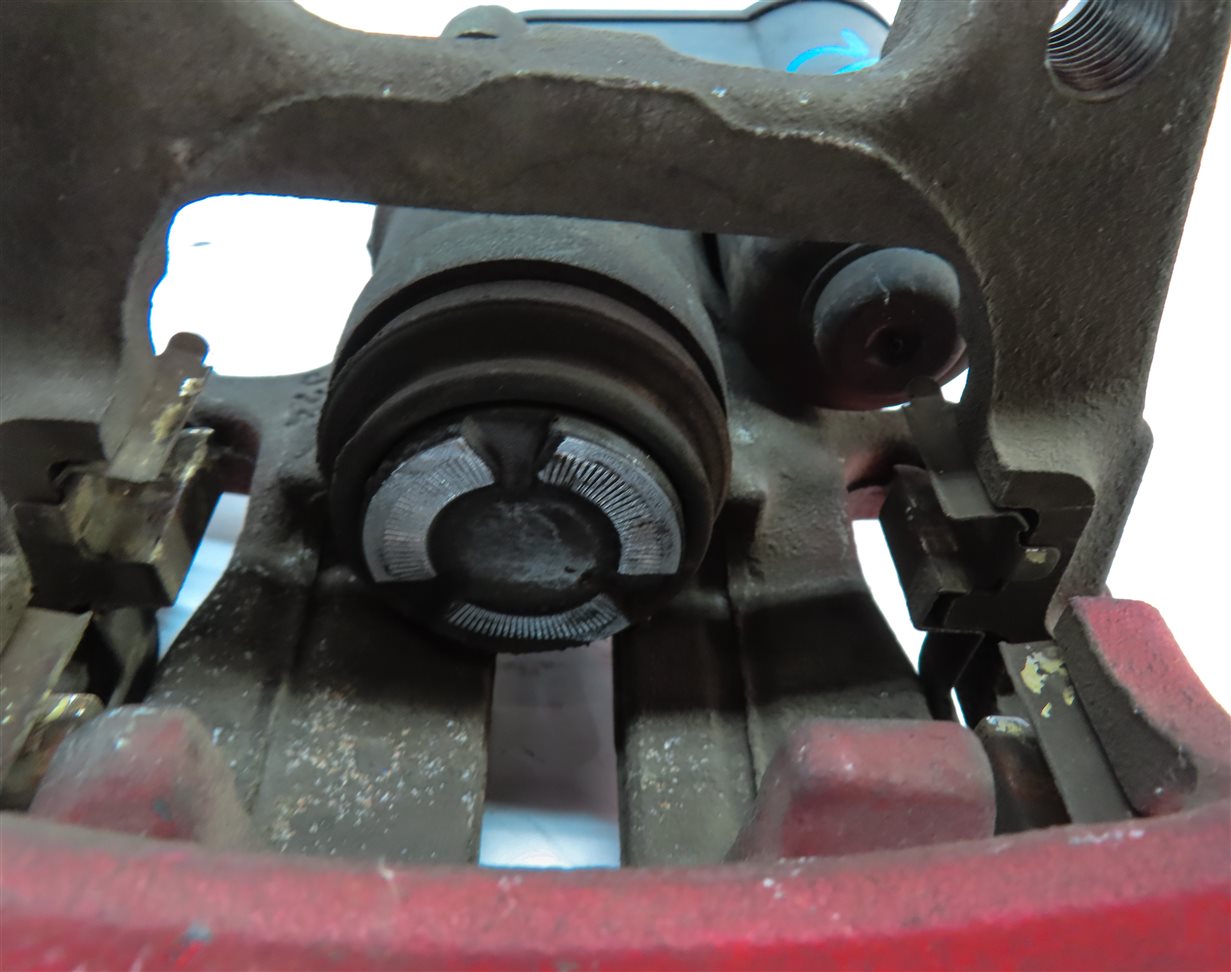 Thumbnail 7: 15 AUDI Q3 (8U) 09-18 VW CC TIGUAN REAR RIGHT BRAKE CALIPER w/ E BRAKE ACTUATOR