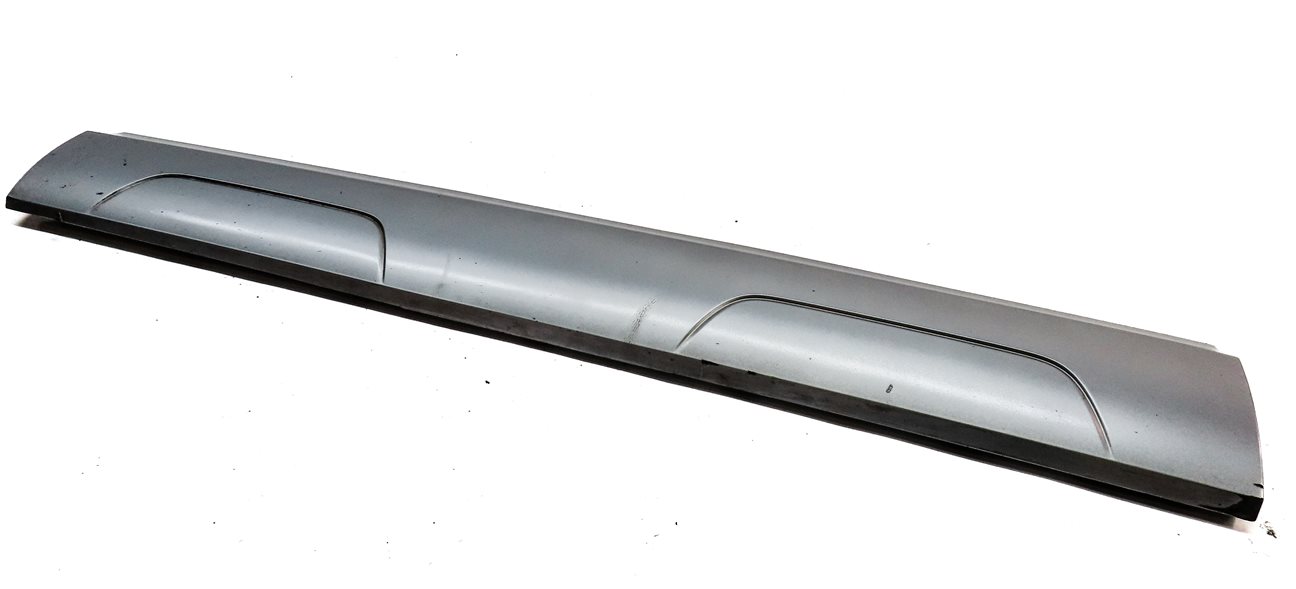 2015 AUDI Q3 (8U) FRONT LEFT DRIVER EXTERIOR LOWER DOOR TRIM MOULDING (Silver)