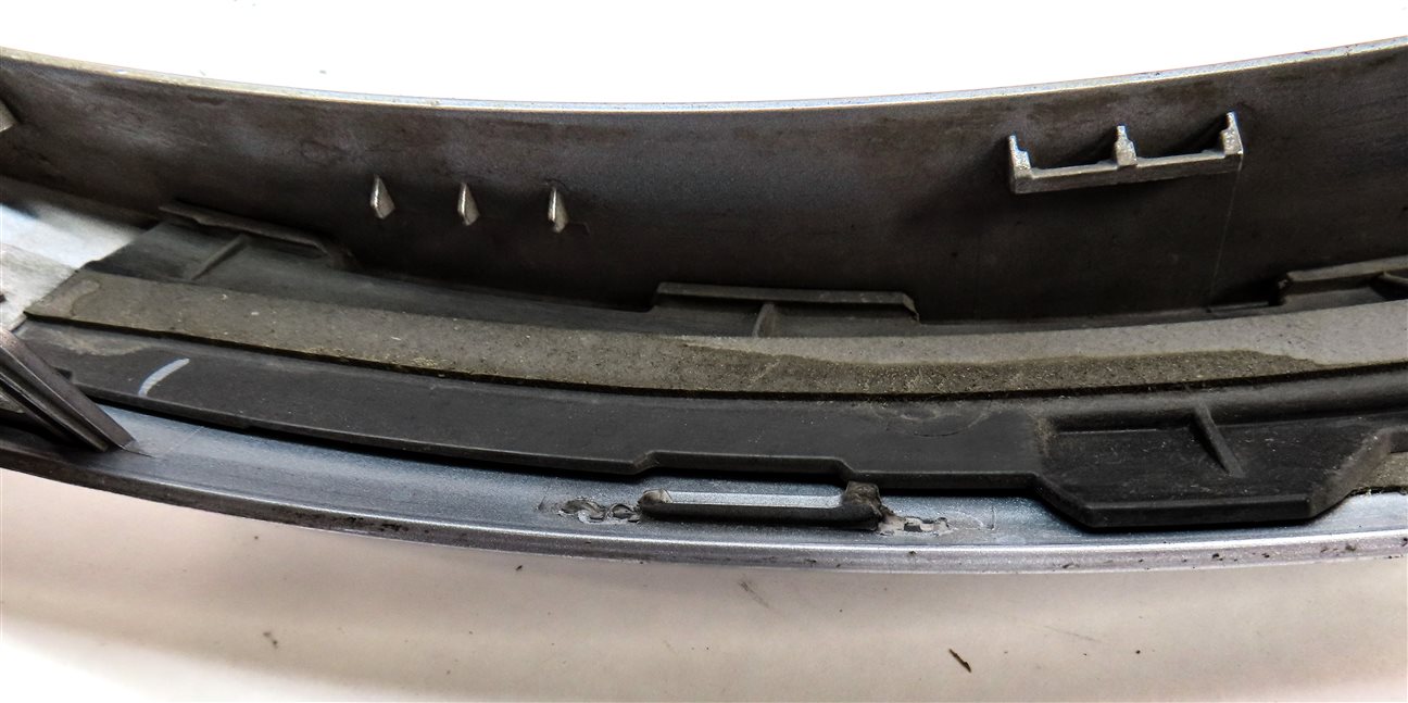 Thumbnail 8: 2015 AUDI Q3 (8U) REAR RIGHT WHEEL WELL FENDER ARCH FLARE MOULDING TRIM (Silver)