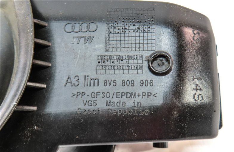 Thumbnail 6: 15-18 AUDI A3 S3 8V FUEL TANK FILLER GAS TANK DOOR FLAP COVER w/HOUSING (White)