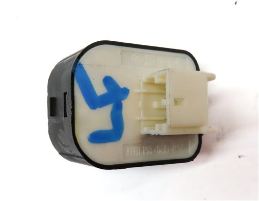 Thumbnail 5: 2017-2020 AUDI A3 S3 (8V 8Y) FRONT LEFT DRIVER MIRROR ADJUST SWITCH CONTROL KNOB