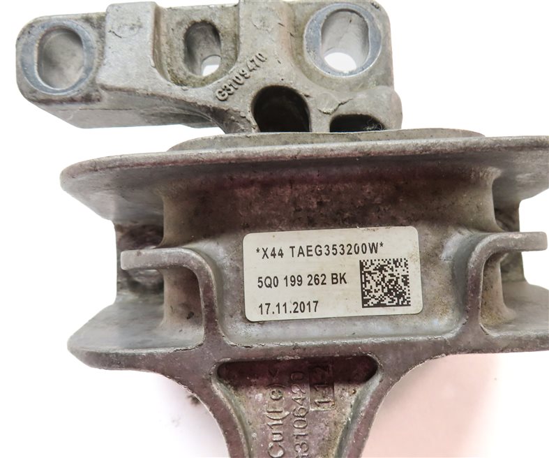 Thumbnail 5: 2018 AUDI A3 (8V) 2.0L (CZRA) RIGHT ENGINE MOTOR MOUNT BRACKET