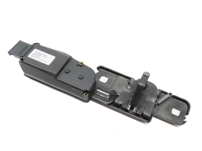 2012 AUDI Q5 (B8 8R) REAR HATCH TAILGATE TRUNK LATCH STRIKER PLATE