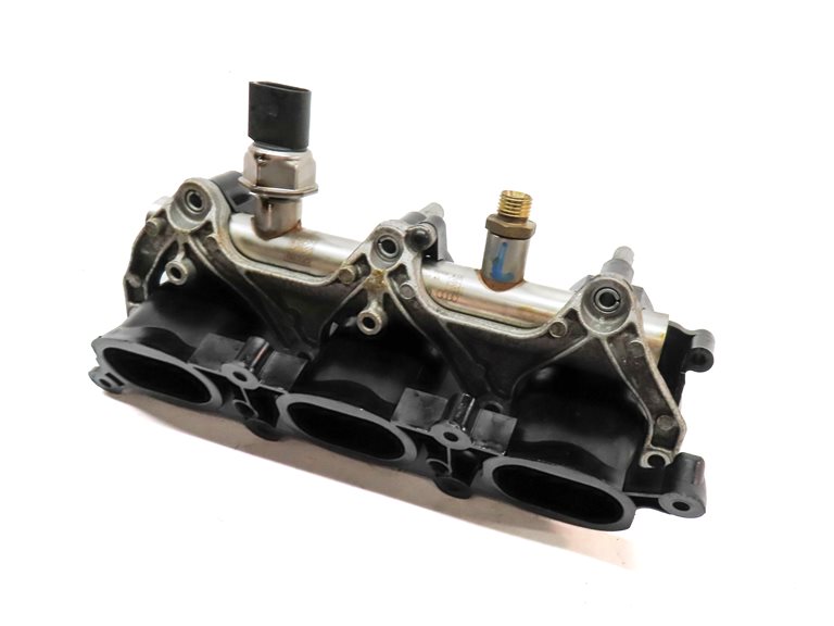 2012 AUDI Q5 (B8 8R) 3.2L (CALB) ENGINE LEFT LOWER INTAKE MANIFOLD w/ FUEL RAIL