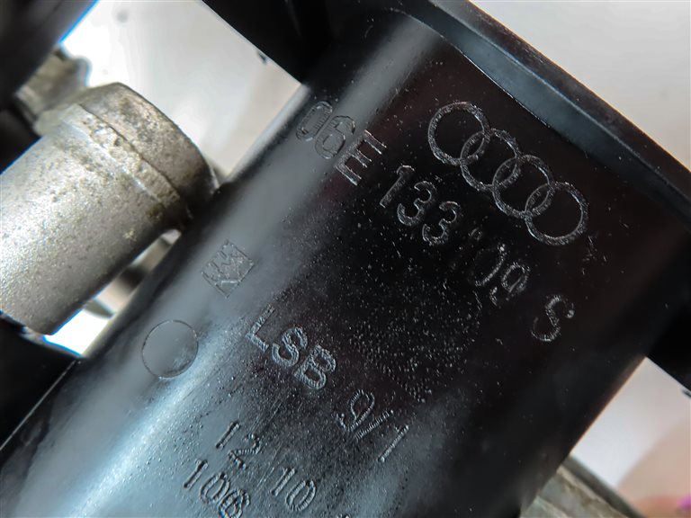 Thumbnail 7: 2012 AUDI Q5 (B8 8R) 3.2L (CALB) ENGINE LEFT LOWER INTAKE MANIFOLD w/ FUEL RAIL