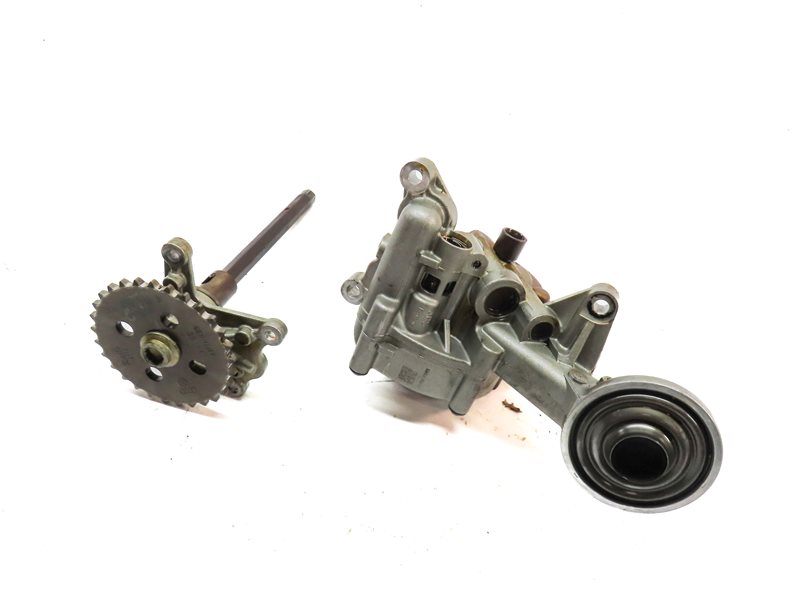 Thumbnail 1: 2012 AUDI Q5 (B8 8R) 3.2L (CALB) ENGINE OIL PUMP (MECHANICAL) w/ PICKUP TUBE