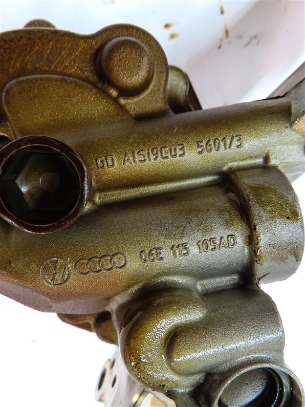 Thumbnail 6: 2012 AUDI Q5 (B8 8R) 3.2L (CALB) ENGINE OIL PUMP (MECHANICAL) w/ PICKUP TUBE