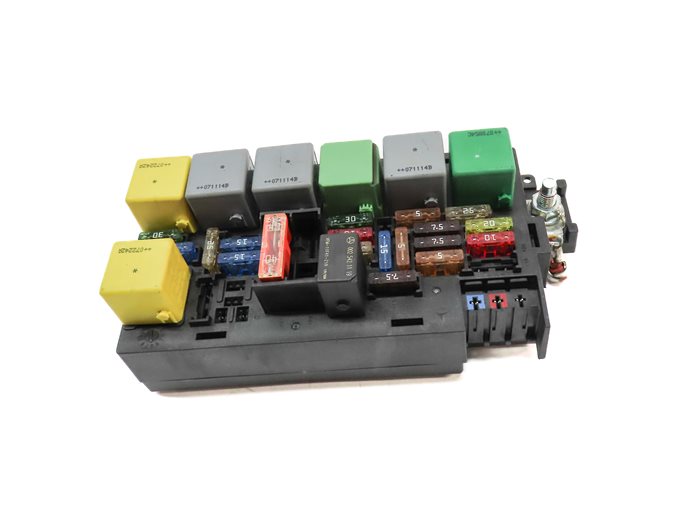 Thumbnail 2: 2006-2009 MERCEDES BENZ GL ML R CLASS (W164 W251 X164) FRONT ENGINE FUSE BOX