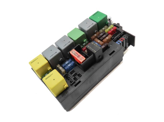 Thumbnail 3: 2006-2009 MERCEDES BENZ GL ML R CLASS (W164 W251 X164) FRONT ENGINE FUSE BOX