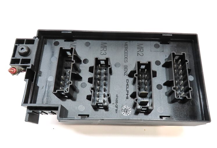 Thumbnail 4: 2006-2009 MERCEDES BENZ GL ML R CLASS (W164 W251 X164) FRONT ENGINE FUSE BOX