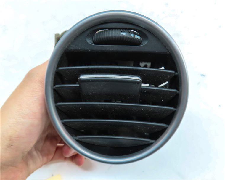 Thumbnail 8: 2006 MERCEDES ML350 (W164) FRONT LEFT DRIVER DASH HEAT AIR AC HVAC VENT (Black)