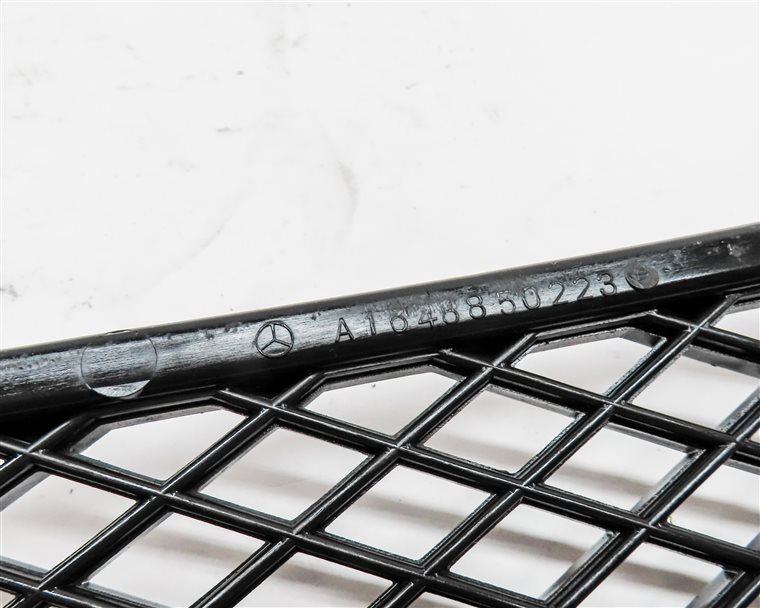 Thumbnail 5: 2006 MERCEDES ML350 (W164) FRONT LOWER BUMPER CENTER TRIM GRILL PANEL (BLACK)