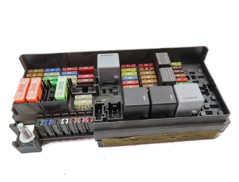 Thumbnail 2: 2006 MERCEDES ML350 (W164) 3.5L (272.967) REAR FUSE RELAY BOX PANEL MODULE