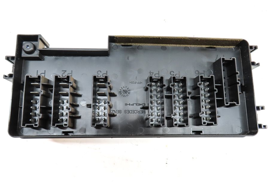 Thumbnail 5: 2006 MERCEDES ML350 (W164) 3.5L (272.967) REAR FUSE RELAY BOX PANEL MODULE
