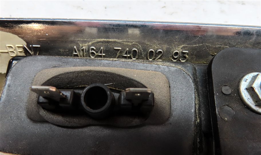 Thumbnail 6: 2006 MERCEDES ML350 (W164) REAR TAILGATE HATCH LID HANDLE w/LICENSE PLATE LIGHTS