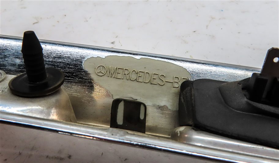Thumbnail 8: 2006 MERCEDES ML350 (W164) REAR TAILGATE HATCH LID HANDLE w/LICENSE PLATE LIGHTS