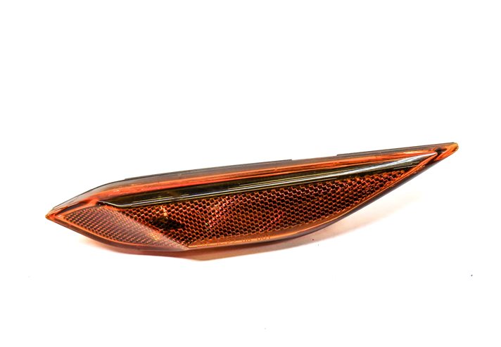 Thumbnail 2: 2012 PORSCHE CAYENNE (958) FRONT RIGHT PASSENGER FENDER MARKER LIGHT HOUSING