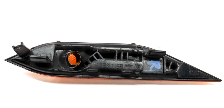 Thumbnail 4: 2012 PORSCHE CAYENNE (958) FRONT RIGHT PASSENGER FENDER MARKER LIGHT HOUSING