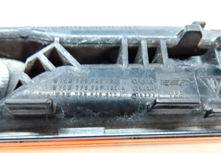 Thumbnail 5: 2012 PORSCHE CAYENNE (958) FRONT RIGHT PASSENGER FENDER MARKER LIGHT HOUSING