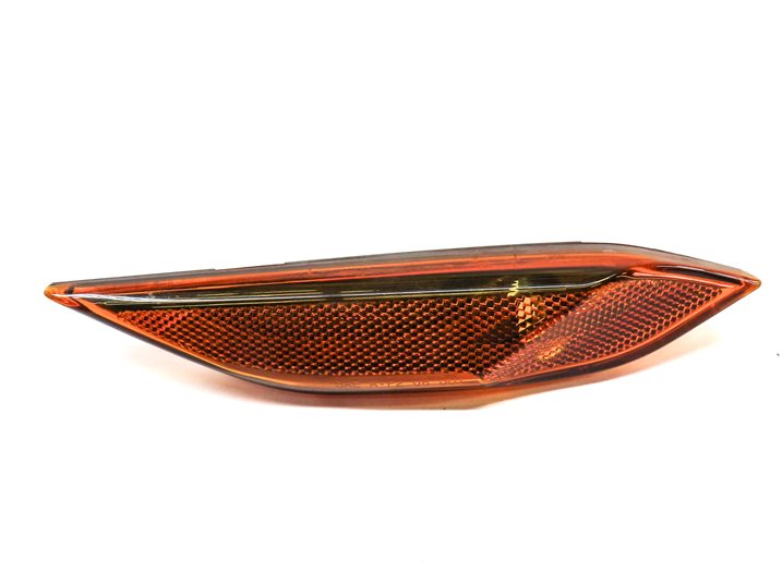Thumbnail 2: 2012 PORSCHE CAYENNE (958) FRONT LEFT DRIVER FENDER MARKER LIGHT HOUSING