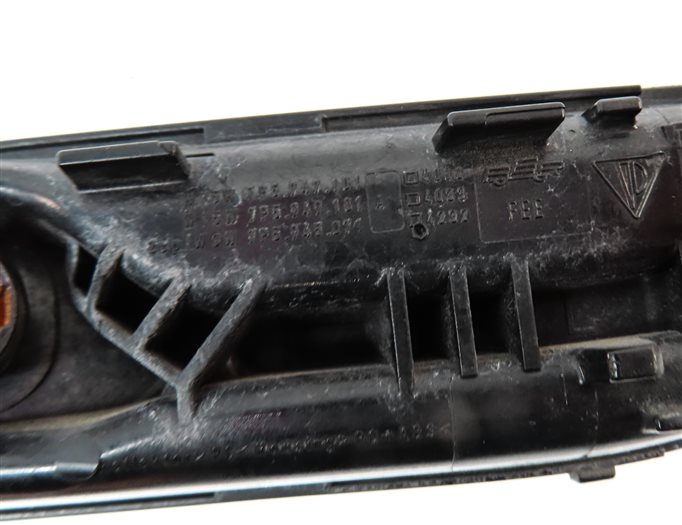 Thumbnail 5: 2012 PORSCHE CAYENNE (958) FRONT LEFT DRIVER FENDER MARKER LIGHT HOUSING